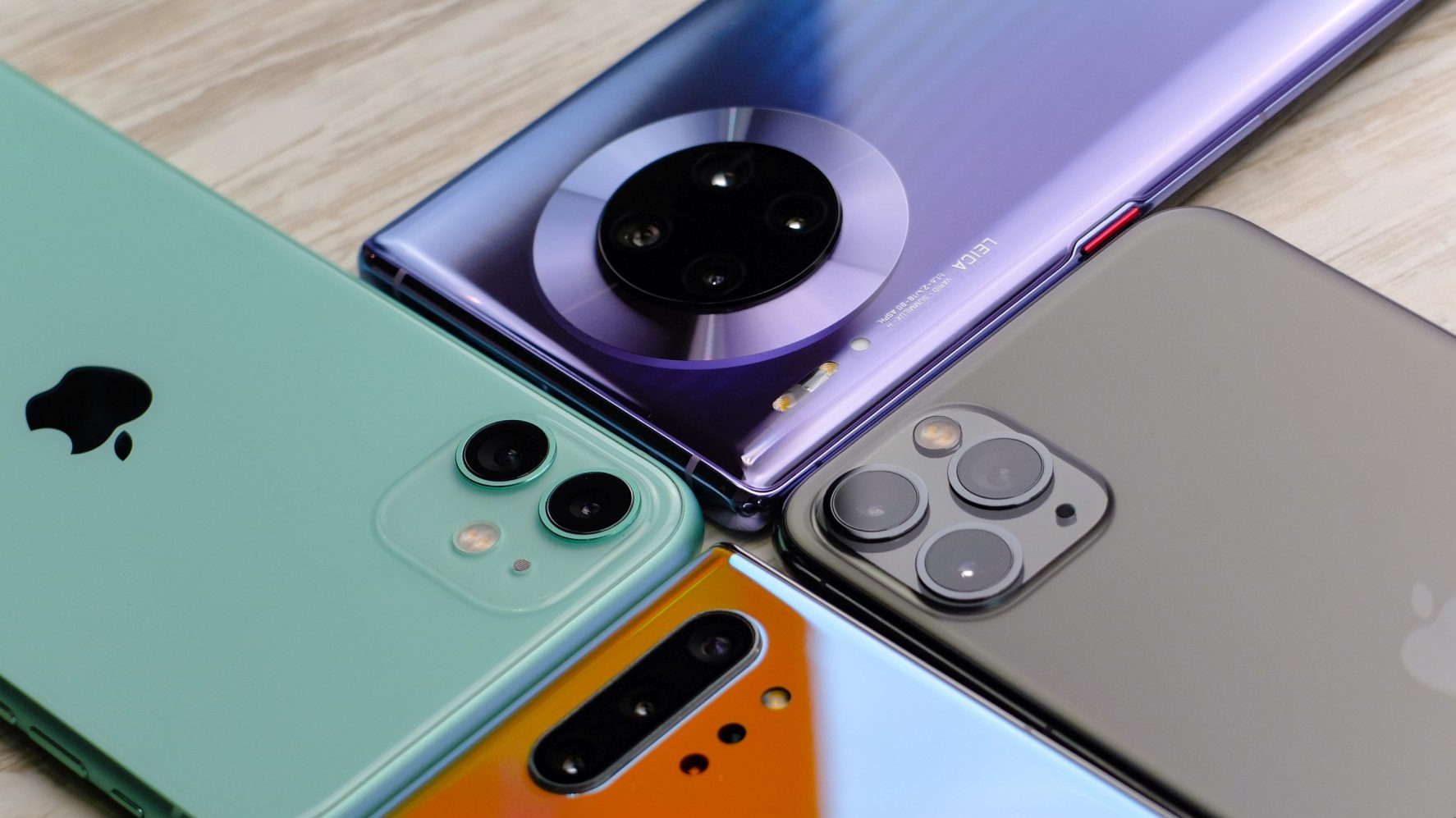 Việc lựa chọn giữa Android và iPhone luôn là một câu hỏi khó khăn đối với nhiều người dùng hiện nay, bởi mỗi hệ điều hành đều có những ưu điểm và đặc điểm riêng biệt.